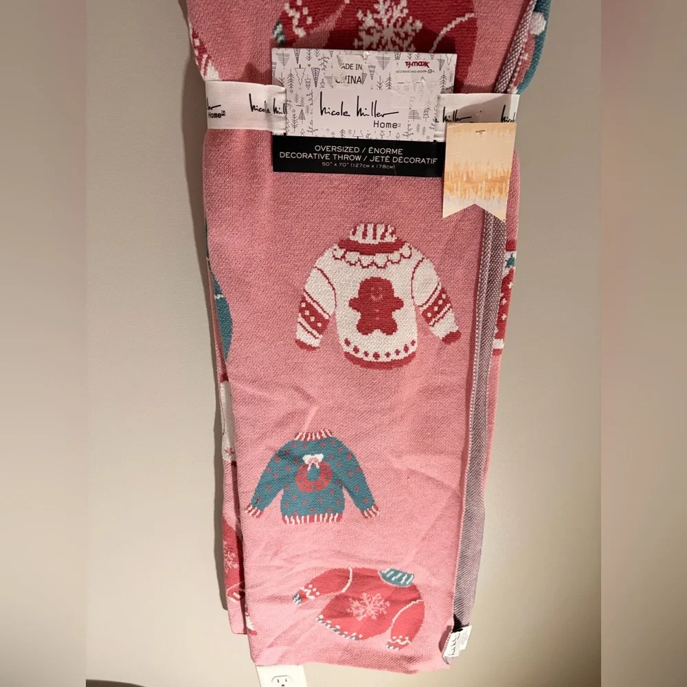Nicole Miller Home 50x70in Decorative Throw Pink Sweater Print Cotton Blend